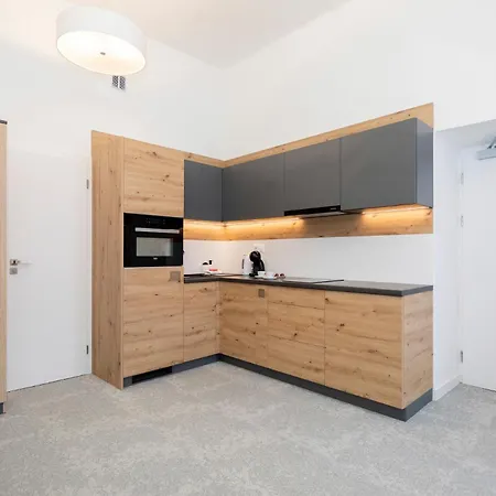 Alure Residences 8 & With Private Parking Centre - Square *